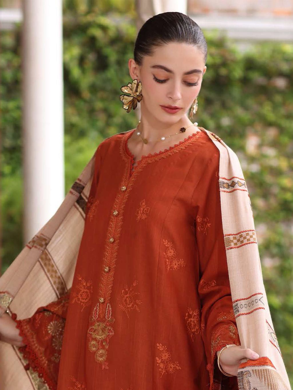 Noor Winter Pashmina by Saadia Asad Pakistani suit dupatta view M&M Couture USA