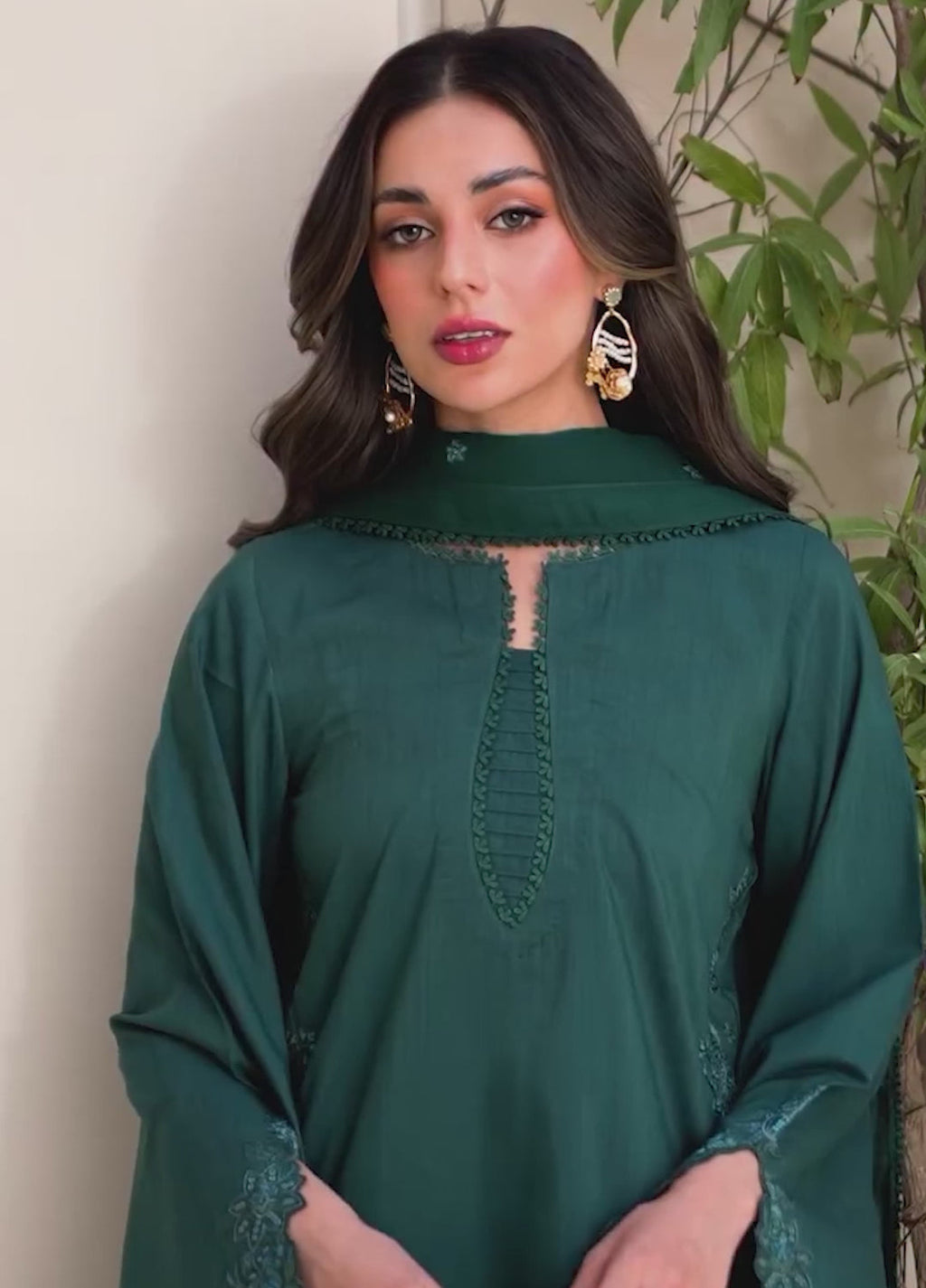 Tabeer by Zarif Pakistani suit detail view M&M Couture USA