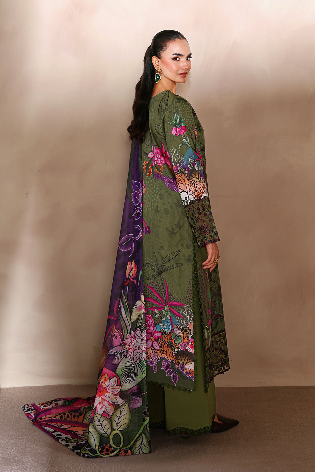Mashaal Luxury Lawn by Ramsha lawn Pakistani suit detail view M&M Couture USA